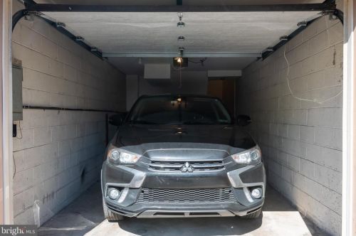 1 Christian St, Philadelphia PA  19147-4345 exterior