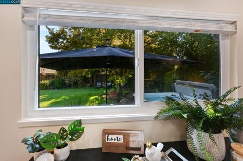 933 Santa Lucia Dr, Concord CA 94523-2366 exterior