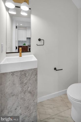 959 Marshall St, Philadelphia PA 19122 exterior