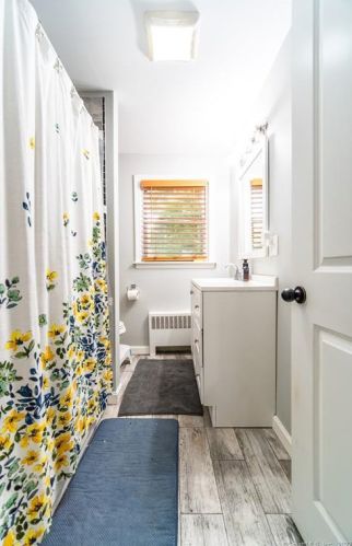 166 Giddings Ave, Windsor CT 06095-3744 exterior