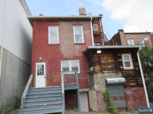 128 3rd Ave, Newark NJ  07104-2732 exterior