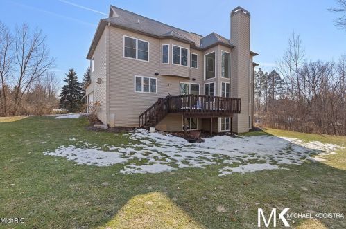 1860 Tall Pne Dr, Grand Rapids MI 49546-7923 exterior