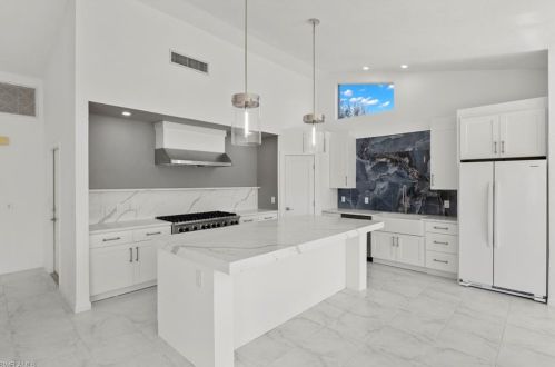 454 Flamingo Ave, Naples FL 34108-2111 exterior