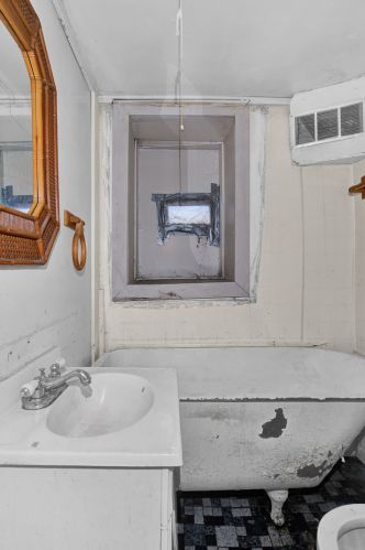 3611 Calumet Ave, Chicago IL 60653-1103 exterior