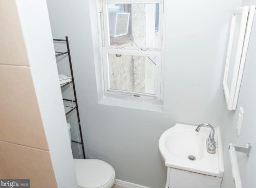 1517 17th St, Philadelphia PA  19121-4256 exterior