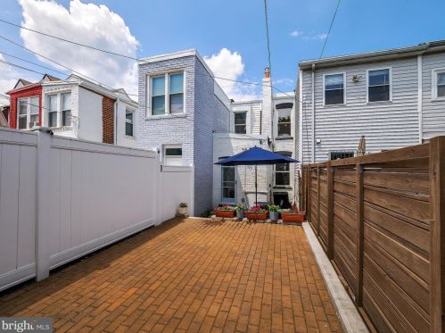 780 Lamont St, Washington DC  20010-1527 exterior