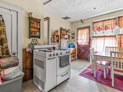 88 Prospect St, Woonsocket RI 02895-1910 exterior