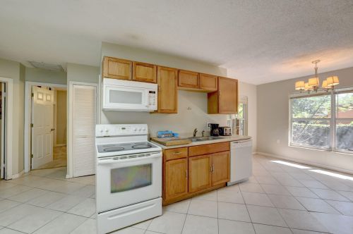 1405 Boston Ave, Fort Pierce FL 34950-3995 exterior