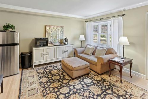 4810 Lake Forrest Dr, Atlanta GA  30342-2542 exterior