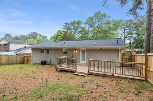 2014 Jones Rd, Atlanta GA  30318-5910 exterior