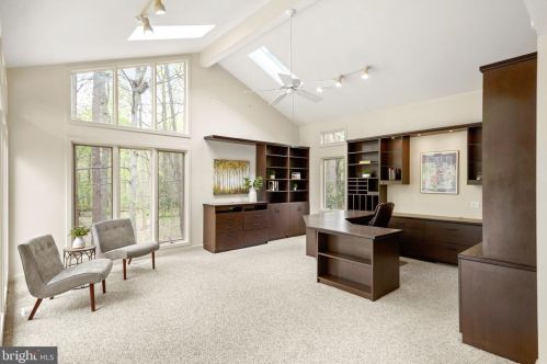 16 Arlive Ct, Rockville MD 20854-2978 exterior