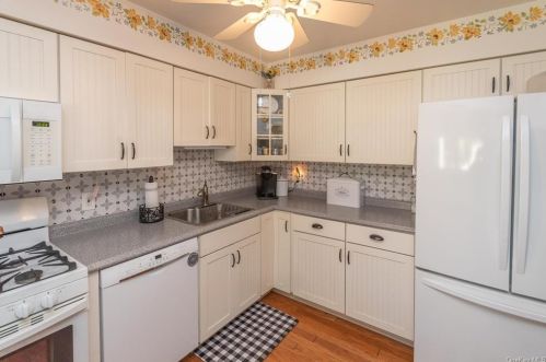 35 Sycamore Dr, Middletown NY 10940-5406 exterior