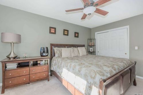 33 Biltmore Cir, Huntington Station NY 11746-1474 exterior