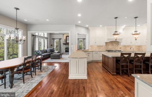 271 Blackburn Dr, Berwyn PA  19312-2801 exterior