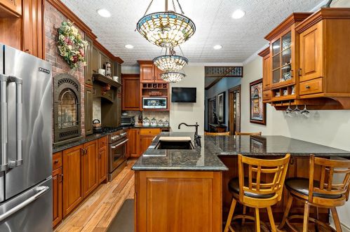 654 Bower Hill Rd, Pittsburgh PA 15243-2040 exterior