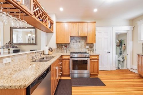 80 Roseland Ter, Springfield MA  01106-1128 exterior