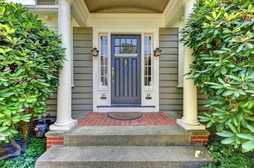 23 Laurel Ave, Providence, RI 02906-3328