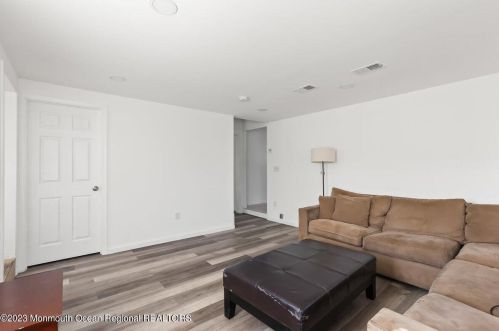 504 Ave, Belmar NJ 07719-2433 exterior