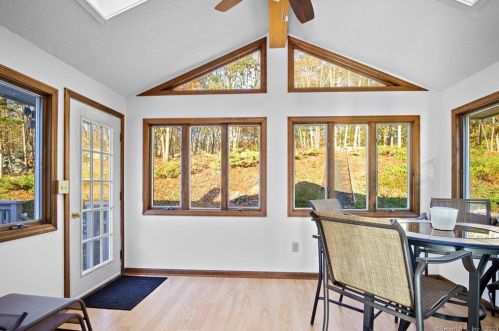 39 Tra Mart Dr, Uncasville CT  06382-1115 exterior