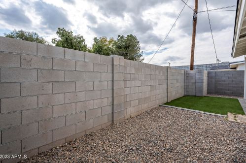 5039 18 Ave, Phoenix AZ 85015-6121 exterior