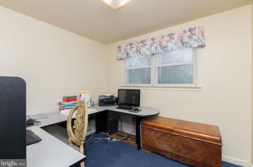 18 Trinity Ln, Blenheim NJ exterior