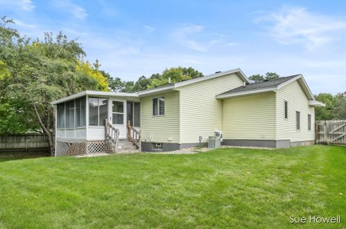 5887 Ln Casa Ct, Grand Rapids MI 49508-6295 exterior