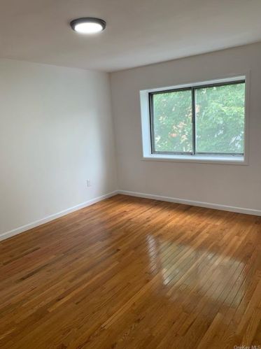 550 Bolton Ave, Bronx NY 10473-2903 exterior