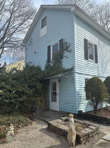 18 Preston Ave, Meriden CT  06450-4813 exterior