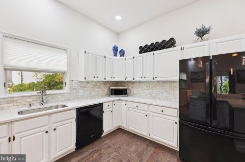 5117 Mount Vernon Memorial Hwy, Alexandria VA  22309-3319 exterior