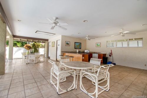 211 Kawaihae St, Honolulu HI  96825-1931 exterior