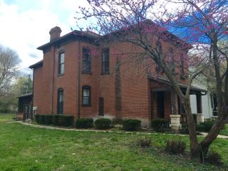 522 D St, Belleville, IL 62225-5048