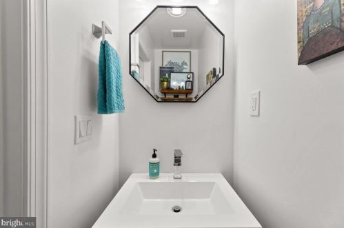 632 Chaplin St, Washington DC  20019-4245 exterior