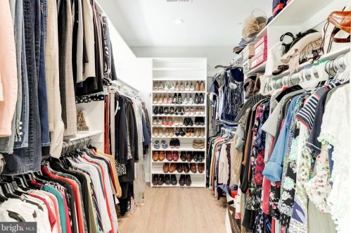 1326 Kirby Rd, Mc Lean VA  22101-2409 exterior