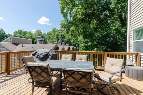 82 Dunwoody Spg, Atlanta GA 30328-4529 exterior