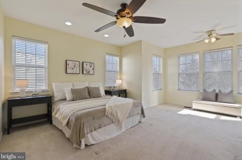 6747 Applemint Ln, Alexandria VA 22310-2649 exterior