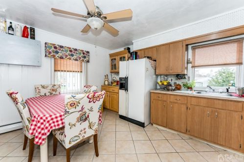 72 Lehigh Ave, Avenel NJ 07001-1840 exterior