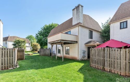 65 Park Gate Dr, Edison NJ 08820-4025 exterior