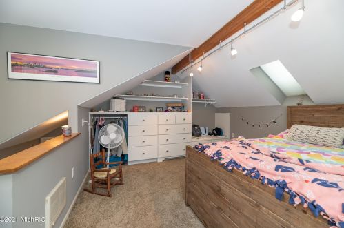 1360 Crooked Lk Dr, Kalamazoo MI 49009-8950 exterior