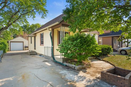 553 Bolivar Ave, Milwaukee, WI 53207-4947