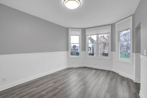 9329 Luella Ave, Chicago IL 60617-3930 exterior