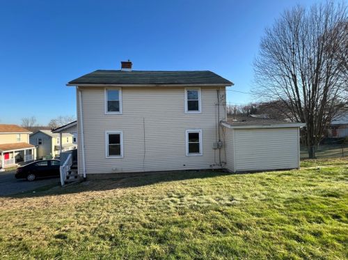 9046 Maple St, Pittsburgh PA  15239-1628 exterior