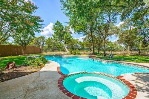 3006 Barton Pt Dr, Austin TX 78733-6322 exterior