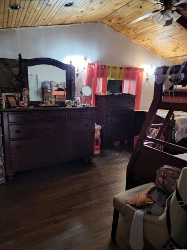 56 Jamaica Ave, Valley Stream NY 11580-6314 exterior