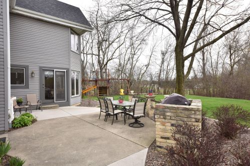 6945 Tesch Ave, Milwaukee WI 53220-2417 exterior