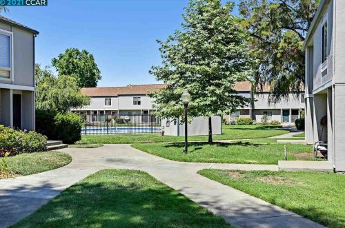 3370 Northwood Dr, Concord CA  94520-7722 exterior