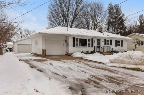 3959 Suburban Shores Dr, Grand Rapids, MI 49525-1840