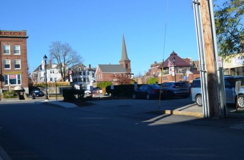 6 Hills Ave, Concord NH 03301-4803 exterior