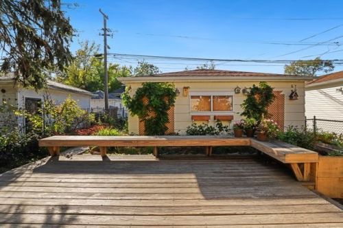 5004 Tripp Ave, Chicago IL 60630-2724 exterior