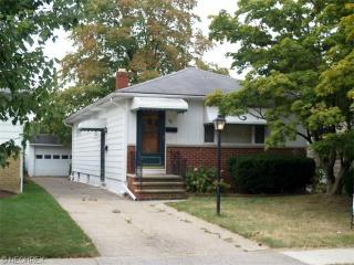 48 William St, Cleveland OH  44146-4633 exterior