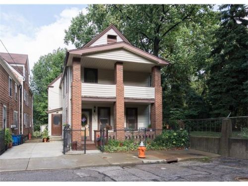 1960 126th St, Cleveland, OH 44106-1902